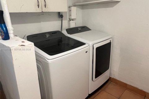 Casa en alquiler en Hollywood, Florida, 3 dormitorios, 95.32 m2 № 2056630 - foto 8