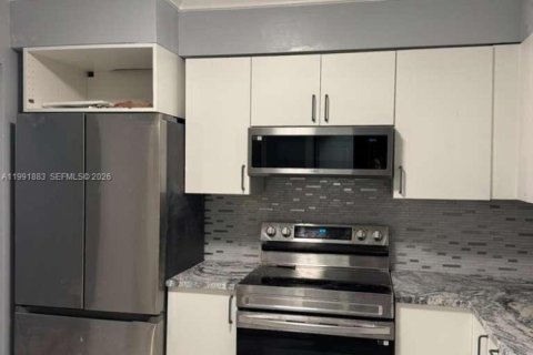 Casa en alquiler en Hollywood, Florida, 3 dormitorios, 95.32 m2 № 2056630 - foto 2