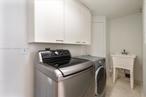 Снять в аренду кондоминиум в Ки-Бискейн, Флорида 3 спальни, 201.97м2, № 2060161 - фото 13