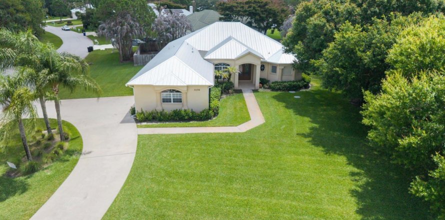 Villa ou maison à Palm City, Floride 4 chambres, 254.27 m2 № 2087459