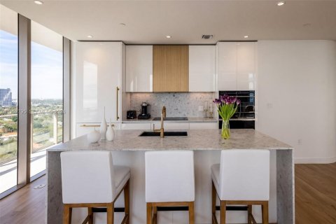 Condo in Miami, Florida, 3 bedrooms  № 2010132 - photo 4