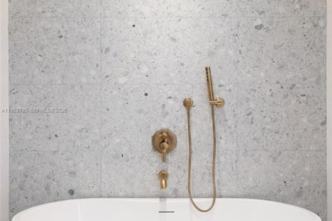 Condo in Miami, Florida, 3 bedrooms  № 2010132 - photo 9