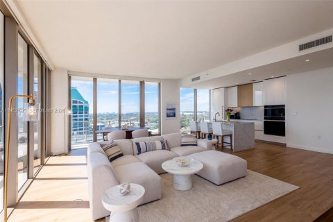 Condo in Miami, Florida, 3 bedrooms  № 2010132 - photo 12