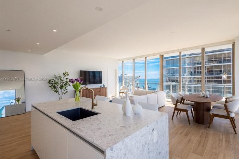 Condo in Miami, Florida, 3 bedrooms  № 2010132 - photo 14