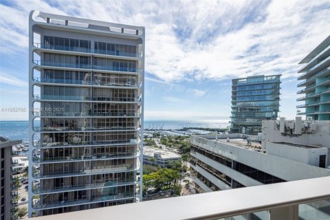 Condo in Miami, Florida, 3 bedrooms  № 2010132 - photo 5