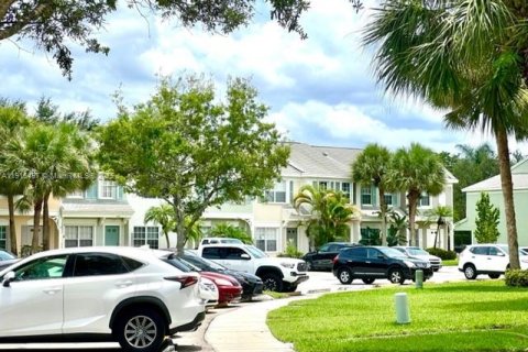 Townhouse in Tamarac, Florida 2 bedrooms, 103.12 sq.m. № 1971769 - photo 10