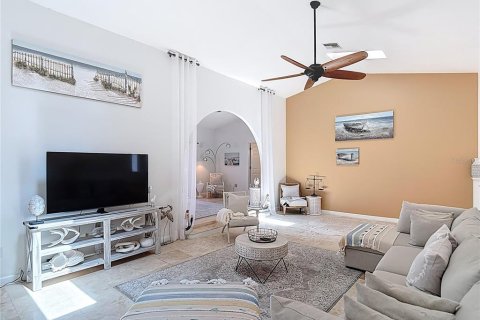 Villa ou maison à vendre à Weeki Wachee, Floride: 3 chambres, 273.88 m2 № 1905813 - photo 13