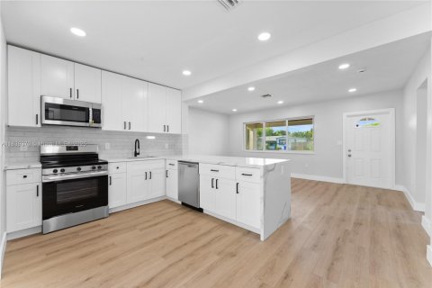 Casa en venta en Pembroke Pines, Florida, 3 dormitorios, 101.64 m2 № 1827559 - foto 13