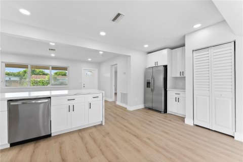 Casa en venta en Pembroke Pines, Florida, 3 dormitorios, 101.64 m2 № 1827559 - foto 15