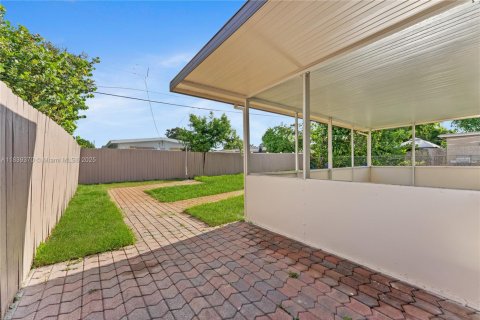 Casa en venta en Pembroke Pines, Florida, 3 dormitorios, 101.64 m2 № 1827559 - foto 27