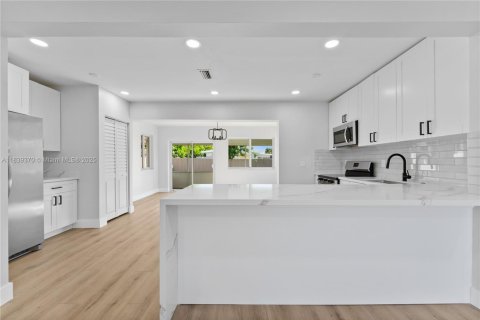 Casa en venta en Pembroke Pines, Florida, 3 dormitorios, 101.64 m2 № 1827559 - foto 3