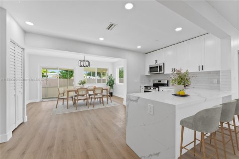 Casa en venta en Pembroke Pines, Florida, 3 dormitorios, 101.64 m2 № 1827559 - foto 4