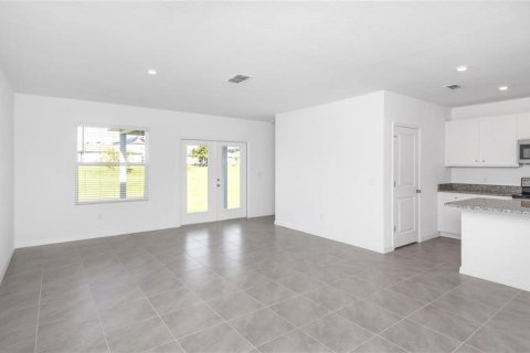 Casa en venta en Zephyrhills, Florida, 3 dormitorios, 135.08 m2 № 1909698 - foto 4
