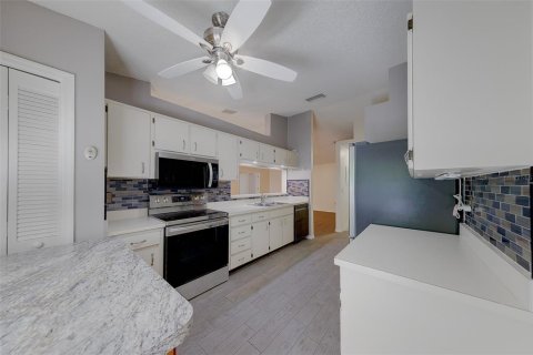 House in Clearwater, Florida 2 bedrooms, 143.72 sq.m. № 2222907 - photo 13