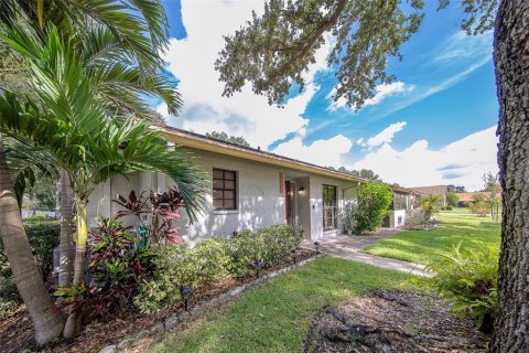 House in Clearwater, Florida 2 bedrooms, 143.72 sq.m. № 2222907