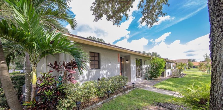 House in Clearwater, Florida 2 bedrooms, 143.72 sq.m. № 2222907