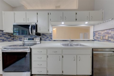 House in Clearwater, Florida 2 bedrooms, 143.72 sq.m. № 2222907 - photo 11