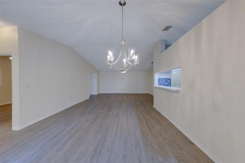 House in Clearwater, Florida 2 bedrooms, 143.72 sq.m. № 2222907 - photo 7