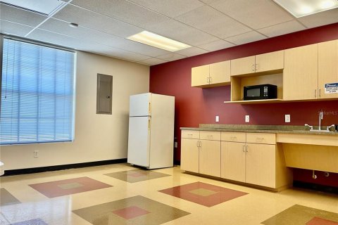 Propiedad comercial en alquiler en Port Charlotte, Florida № 790925 - foto 12