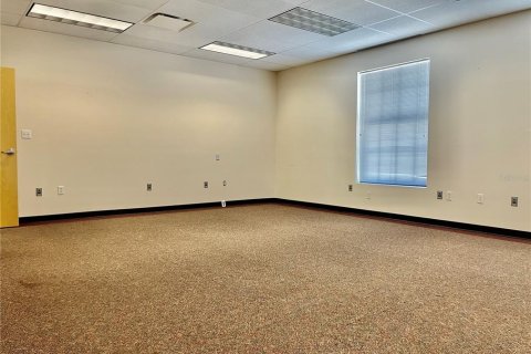 Propiedad comercial en alquiler en Port Charlotte, Florida № 790925 - foto 9