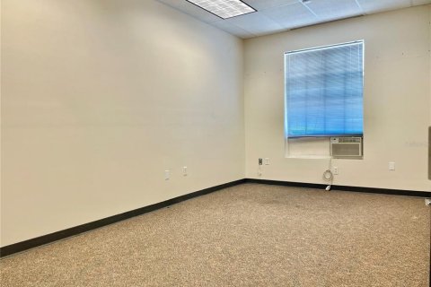 Propiedad comercial en alquiler en Port Charlotte, Florida № 790925 - foto 8