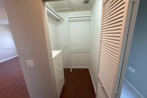 Купить виллу или дом в Мирамар, Флорида 4 спальни, 262.36м2, № 1845456 - фото 16