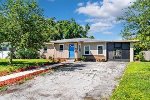 House in Saint Petersburg, Florida 3 bedrooms, 120.03 sq.m. № 1870287 - photo 3