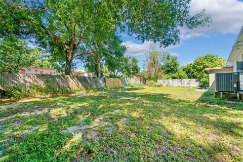 House in Saint Petersburg, Florida 3 bedrooms, 120.03 sq.m. № 1870287 - photo 27