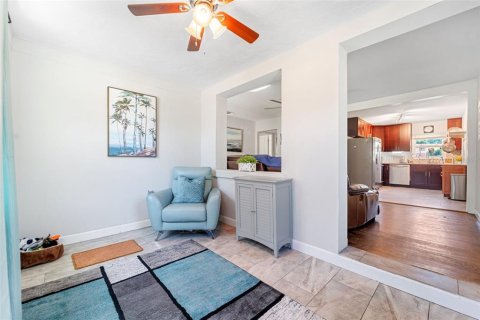 House in Saint Petersburg, Florida 3 bedrooms, 120.03 sq.m. № 1870287 - photo 7