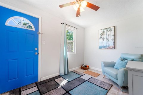 House in Saint Petersburg, Florida 3 bedrooms, 120.03 sq.m. № 1870287 - photo 6