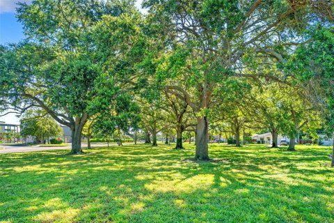 House in Saint Petersburg, Florida 3 bedrooms, 120.03 sq.m. № 1870287 - photo 4