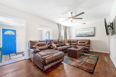House in Saint Petersburg, Florida 3 bedrooms, 120.03 sq.m. № 1870287 - photo 8