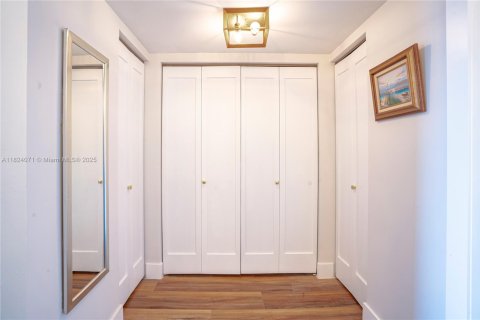 Copropriété à louer à Key Biscayne, Floride: 2 chambres, 117.06 m2 № 1790629 - photo 23