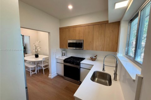 Apartment in Miami Beach, Florida 3 bedrooms, 111.95 sq.m. № 1926534 - photo 10