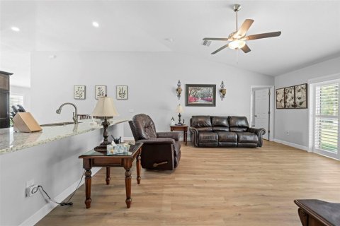 Casa en venta en Weeki Wachee, Florida, 3 dormitorios, 169.64 m2 № 1907992 - foto 25