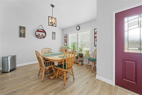 Casa en venta en Weeki Wachee, Florida, 3 dormitorios, 169.64 m2 № 1907992 - foto 6
