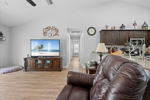 Casa en venta en Weeki Wachee, Florida, 3 dormitorios, 169.64 m2 № 1907992 - foto 29