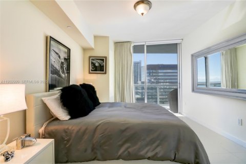 Condo in Miami, Florida, 2 bedrooms  № 1991050 - photo 11