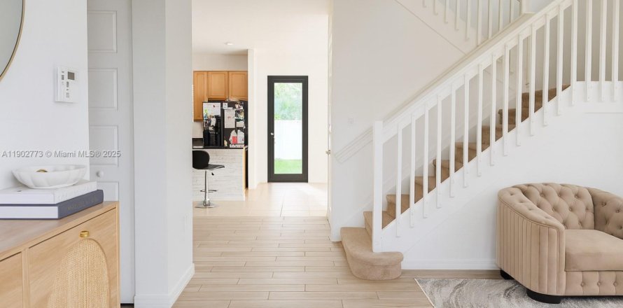 Дом в Майами, Флорида 3 спальни, 182.55м2 № 1955820