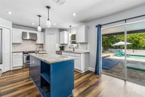 House in Land O' Lakes, Florida 4 bedrooms, 259.75 sq.m. № 2221487 - photo 20