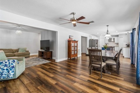 House in Land O' Lakes, Florida 4 bedrooms, 259.75 sq.m. № 2221487 - photo 14