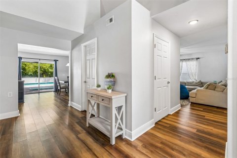 House in Land O' Lakes, Florida 4 bedrooms, 259.75 sq.m. № 2221487 - photo 6