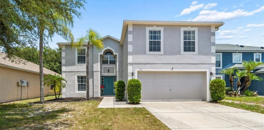 House in Land O' Lakes, Florida 4 bedrooms, 259.75 sq.m. № 2221487