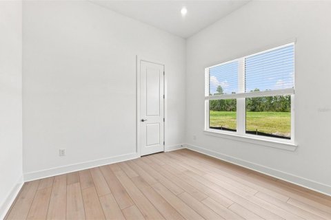 House in Zephyrhills, Florida 5 bedrooms, 414.81 sq.m. № 2341688 - photo 12