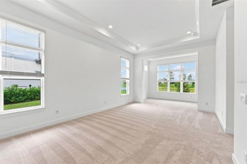 House in Zephyrhills, Florida 5 bedrooms, 414.81 sq.m. № 2341688 - photo 7