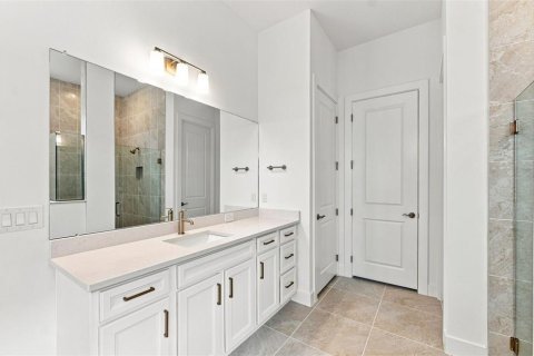 House in Zephyrhills, Florida 5 bedrooms, 414.81 sq.m. № 2341688 - photo 8