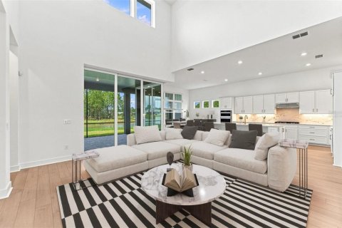 House in Zephyrhills, Florida 5 bedrooms, 414.81 sq.m. № 2341688 - photo 2