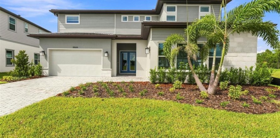 House in Zephyrhills, Florida 5 bedrooms, 414.81 sq.m. № 2341688