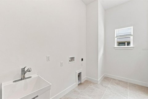 House in Zephyrhills, Florida 5 bedrooms, 414.81 sq.m. № 2341688 - photo 16