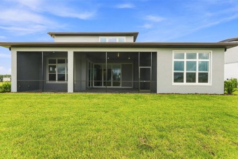 House in Zephyrhills, Florida 5 bedrooms, 414.81 sq.m. № 2341688 - photo 26